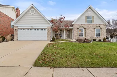 16707 Deveronne Cir, Chesterfield, MO 63005