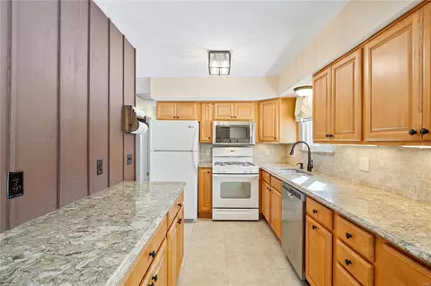 Kitchen - 272 Geremma Dr, Ballwin, MO 63011 photo 2 of 3