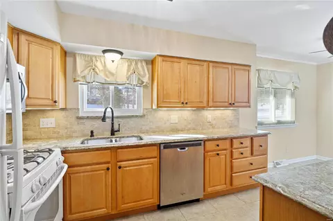 Kitchen - 272 Geremma Dr, Ballwin, MO 63011 photo 3 of 3