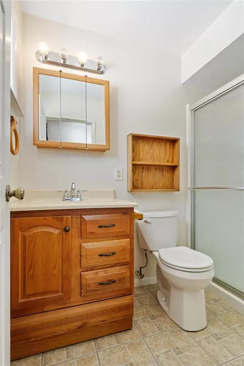 Bath - 272 Geremma Dr, Ballwin, MO 63011 photo 2 of 2
