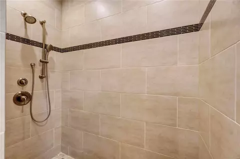 Bath - 4010 Maryridge Ln, Wildwood, MO 63025 photo 2 of 5