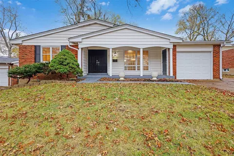 2480 Derhake Rd, Florissant, MO 63033