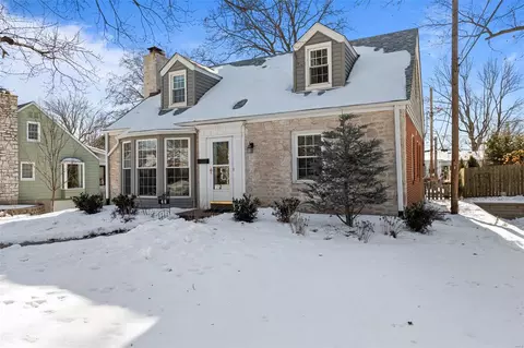 42 Holly Dr, Webster Groves, MO 63119