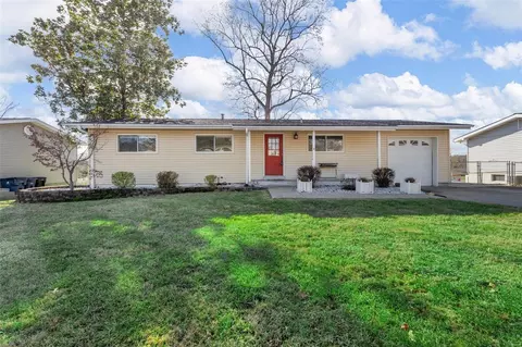 534 Aqua Ridge Dr, Saint Louis, MO 63129