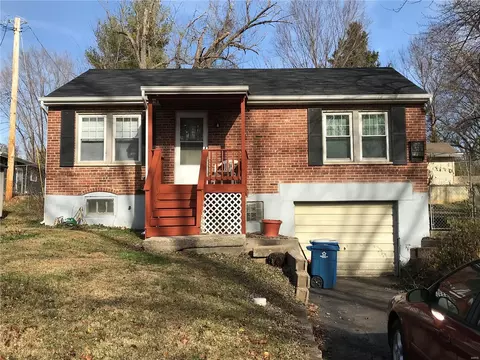 33 Marie Dr, Saint Charles, MO 63301