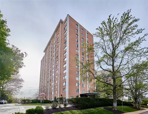 900 S Hanley Rd #7A, Saint Louis, MO 63105