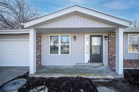 214 Bermuda Dr, O'fallon, MO 63366 photo 2