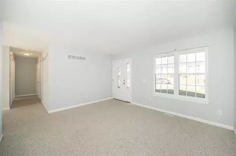 214 Bermuda Dr, O'fallon, MO 63366 photo 4