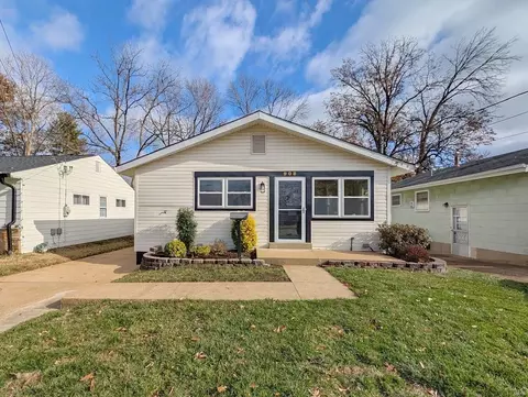 908 Des Peres Dr, Saint Louis, MO 63131
