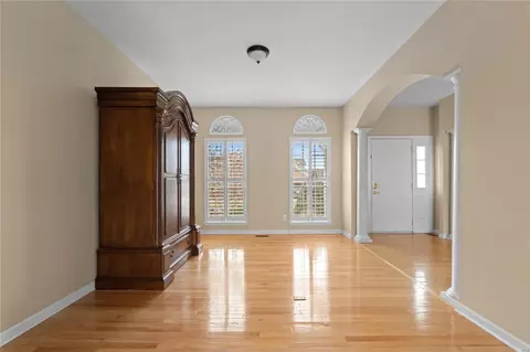Living - 741 Hawk Run Dr, O'fallon, MO 63368 photo 2 of 11