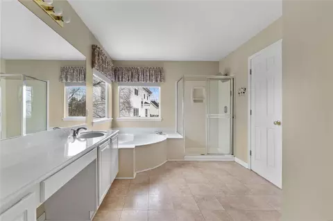 Bath - 741 Hawk Run Dr, O'fallon, MO 63368 photo 4 of 5