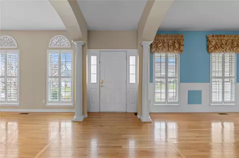 Entry Way - 741 Hawk Run Dr, O'fallon, MO 63368 photo 2 of 4