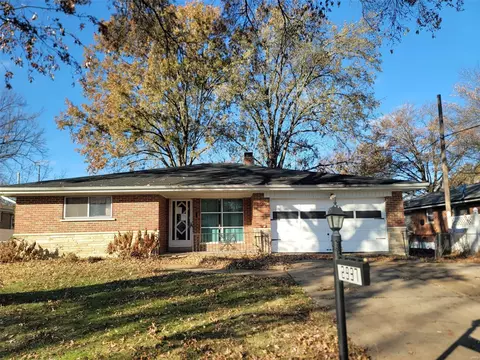 2937 Chevron Dr, Saint Louis, MO 63125