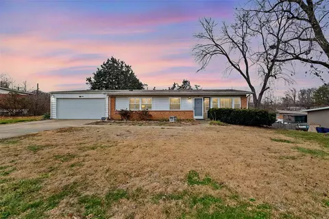 12 Nassau Cir, Saint Louis, MO 63146