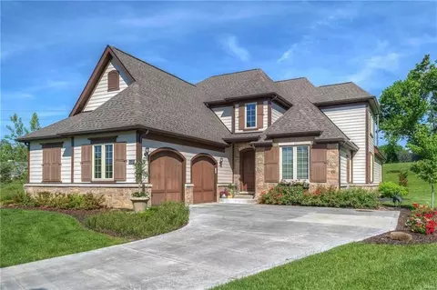 701 Woods Of Ladue Ln, Ladue, MO 63124