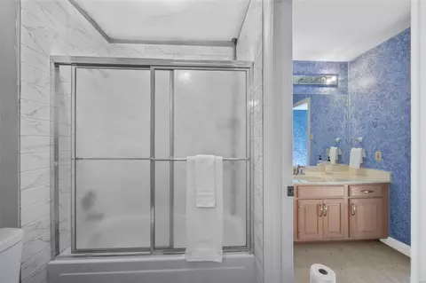 Bath - 2235 Devonsbrooke Dr, Chesterfield, MO 63005 photo 11 of 13