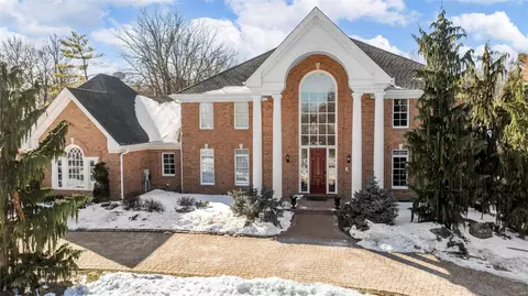 2235 Devonsbrooke Dr, Chesterfield, MO 63005
