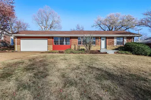 1209 Ensley Dr, Saint Louis, MO 63137