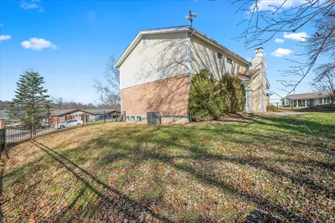 568 Spragues Mill Ct, Ballwin, MO 63011 photo 7