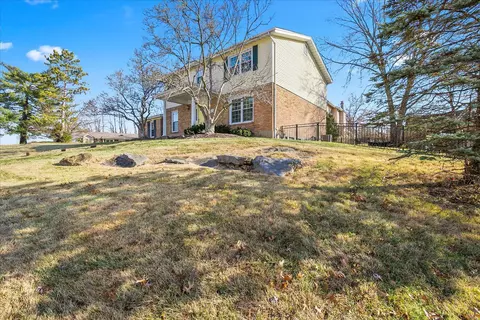 568 Spragues Mill Ct, Ballwin, MO 63011 photo 6