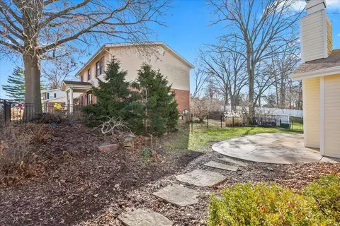 568 Spragues Mill Ct, Ballwin, MO 63011 photo 4