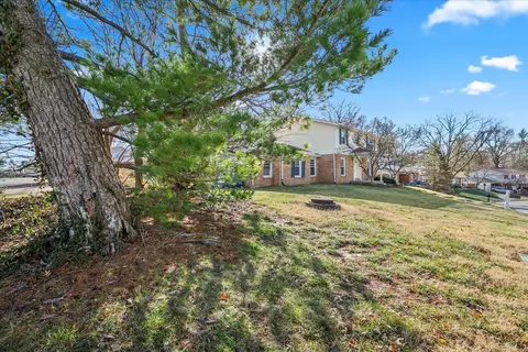 568 Spragues Mill Ct, Ballwin, MO 63011 photo 2
