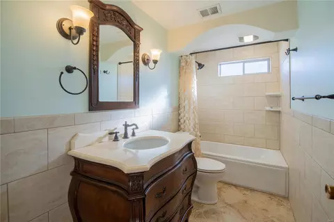 Bath - 5 Forrester Dr, Manchester, MO 63011 photo 2 of 2