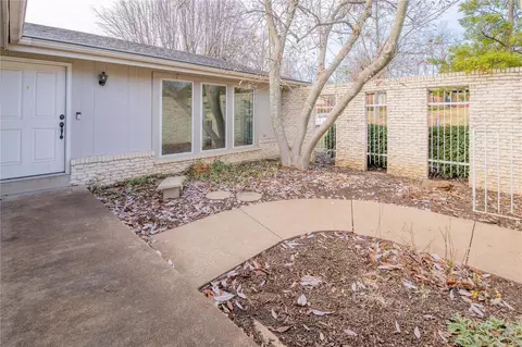 Exterior - 5 Forrester Dr, Manchester, MO 63011 photo 4 of 14