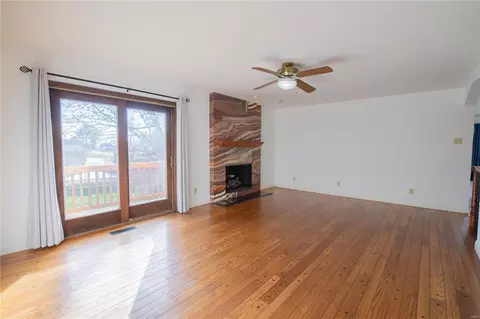 Living - 5 Forrester Dr, Manchester, MO 63011 photo 6 of 9
