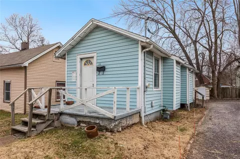 216 N 10th St, Saint Charles, MO 63301