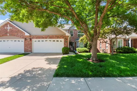 1167 Castle Gate Villas Dr, Saint Louis, MO 63132