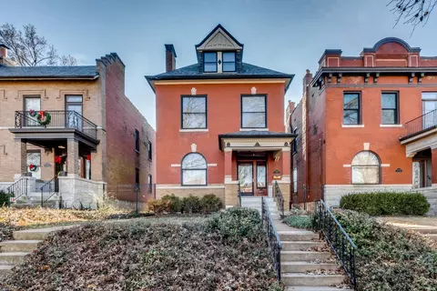 3832 Utah Pl, Saint Louis, MO 63116