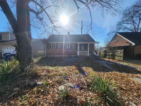 934 Murcia St, Saint Louis, MO 63138