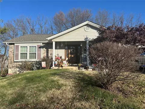 2 Olde Warwick Ct, Saint Charles, MO 63304