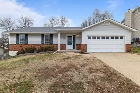 727 Brickingham Dr, Saint Peters, MO 63376