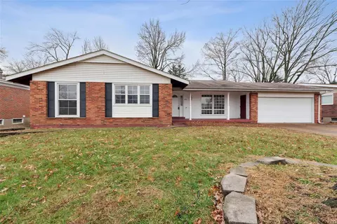 3910 Fairway Dr, Florissant, MO 63033
