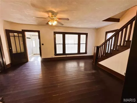 Living - 401 N N Pne, Mountain View, MO 65548 photo 2 of 2
