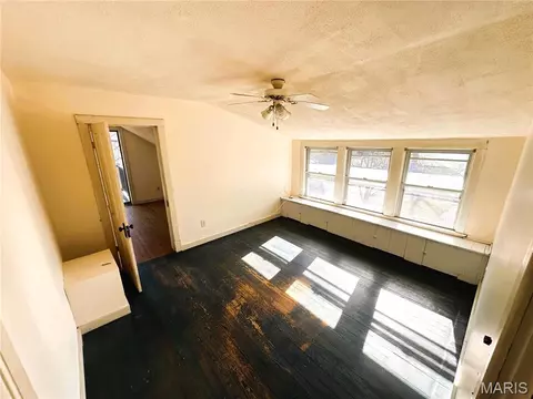 Bedroom - 401 N N Pne, Mountain View, MO 65548 photo 2 of 4
