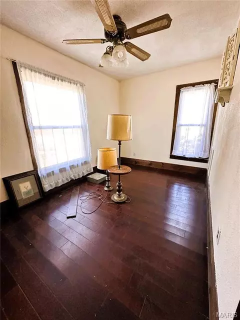 Bedroom - 401 N N Pne, Mountain View, MO 65548 photo 1 of 4