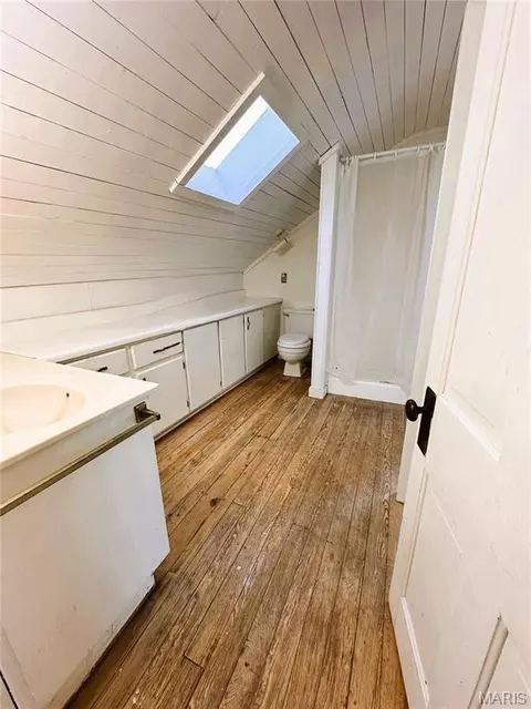 Bath - 401 N N Pne, Mountain View, MO 65548 photo 2 of 2