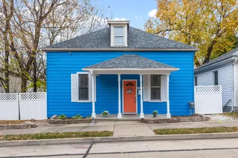 1506 N 5th St, Saint Charles, MO 63301