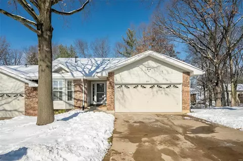 2241 Argonne Meadows Dr, Lake Saint Louis, MO 63367