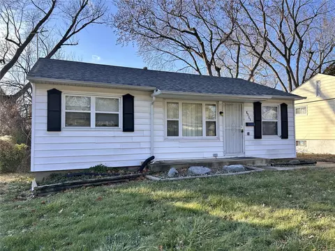 9751 Millburn Dr, Saint Louis, MO 63136