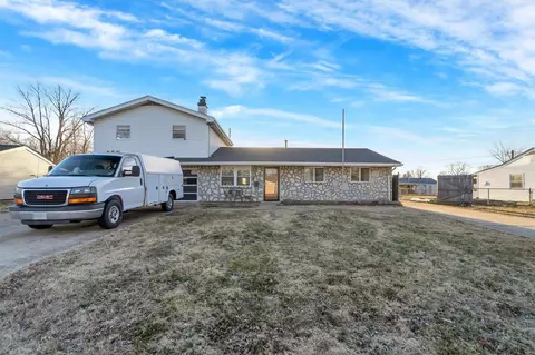 909 Jacobs Ln, O'fallon, MO 63366