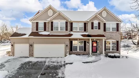 701 Brook Manor Ct, Lake Saint Louis, MO 63367