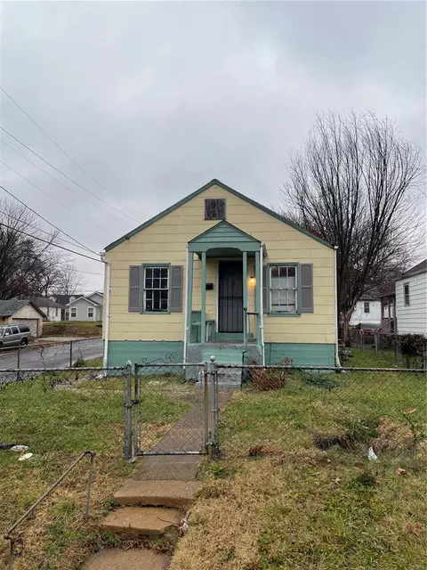 5301 Wilborn Dr, Saint Louis, MO 63136