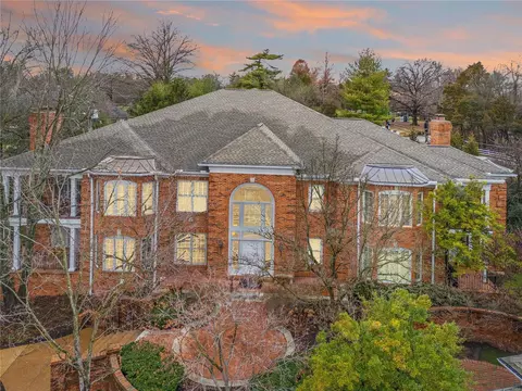 9019 Sedgwick Place Dr, Saint Louis, MO 63124