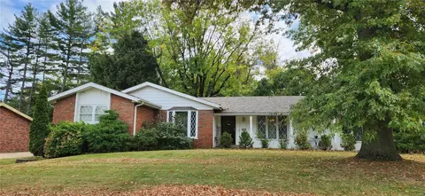 11 Dana Dr, Florissant, MO 63033