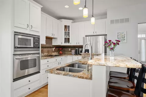 Kitchen - 703 Castle Tower Dr, Ballwin, MO 63021 photo 2 of 4