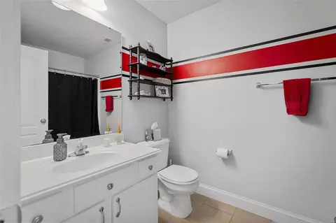 Bath - 703 Castle Tower Dr, Ballwin, MO 63021 photo 3 of 5